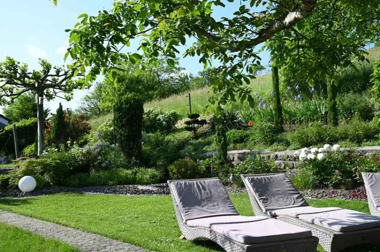 Exclusive Villa mit traumhaftem Garten und neu renoviertem Aussenpool