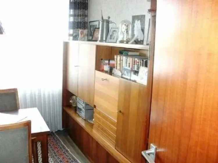 Privatverkauf: Renditeobjekt aus Eigenbestand, Provision frei; vermietete 4-Zimmer-Eigentumswohnung mit gr. Loggia, Garage, Pkw-Stplz in Köln-Ostheim