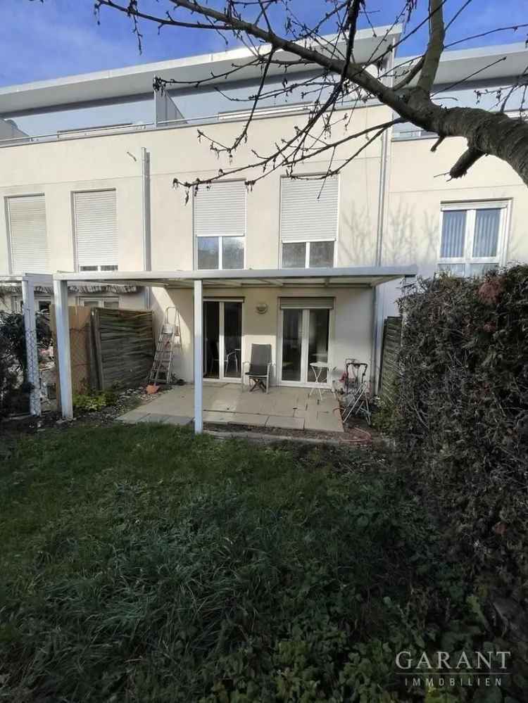 Reihenhaus in ruhiger Lage mit Wohnstudio und zwei Balkonen