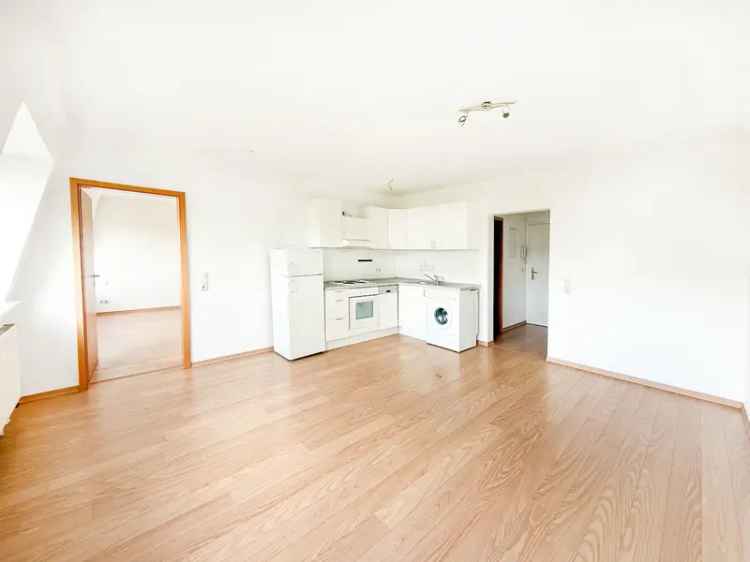 Helle DG Wohnung nahe Zentrum sucht Sie!