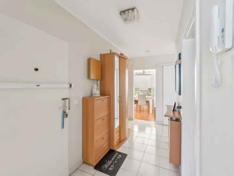 Lichtdurchflutete 3-Zimmer-Wohnung mit Tiefgaragenstellplatz in ruhiger Lage von Düsseldorf-Garath