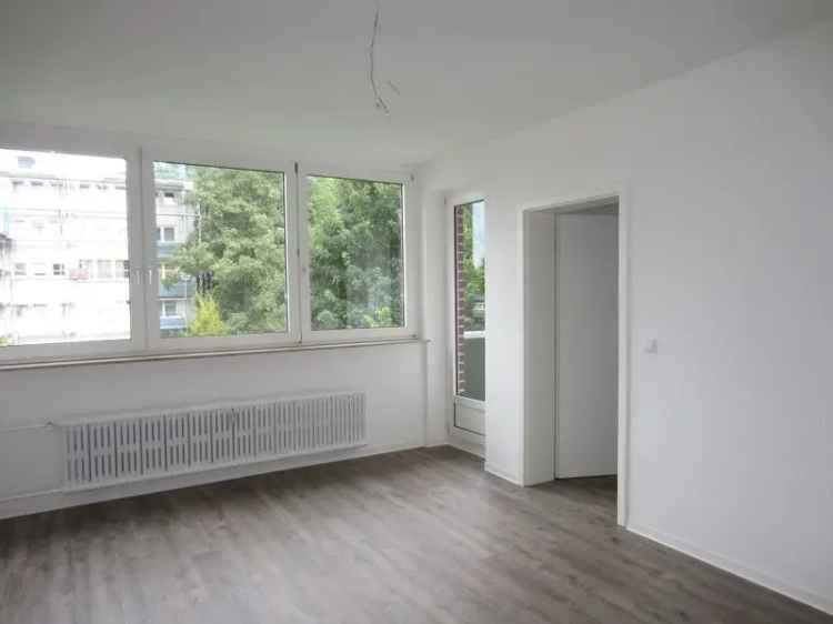 Renovierte 2 Zimmer Wohnung mit Balkon