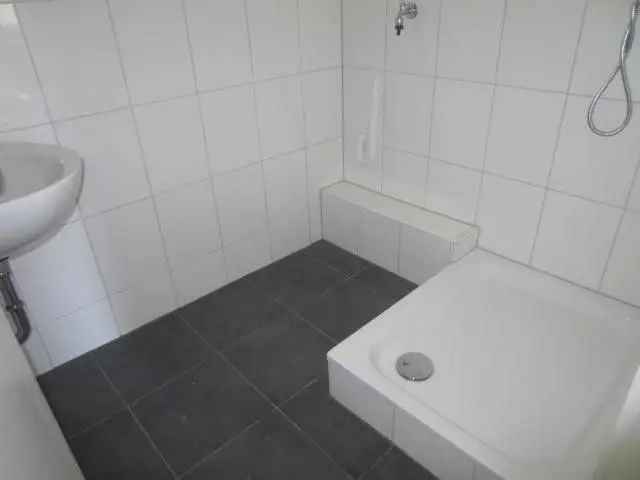 Schöne 2-Zimmer-Wohnung mit Balkon und Dusche