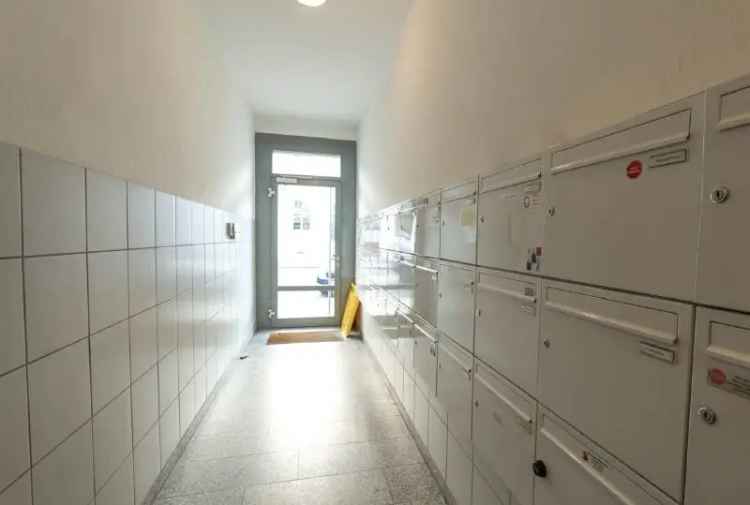 Studentenwohnung in Dresdens Neustadt mit Balkon und Keller