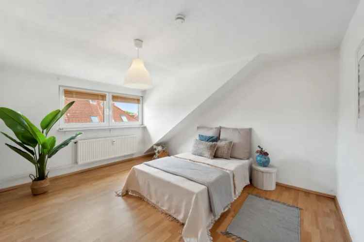 Attraktive 2,5-Zimmer-Wohnung im Dachgeschoss mit Weitblick |