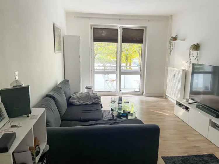 Direkt am Biedermannplatz: Vermietete 2-Zimmer-Wohnung mit Südbalkon