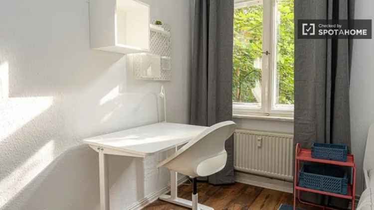 Zimmer zu vermieten in Wohnung mit 4 Schlafzimmern in Berlin