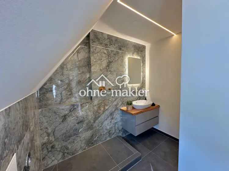 Exklusive 2-Zimmer-Wohnung mit Dachterrasse, Küche und Außenstellplatz