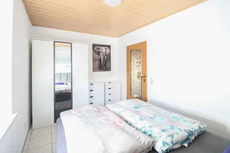 Eigenheim mit Garten, einer Garage und 2 Freistellplätzen in Hage