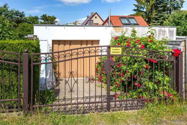 Doppelhaushälfte in Mahlsdorf/Nord: 5 Zi., Wi.Garten, Kü., Bad, mass. Garage auf 736 qm Grundstück.