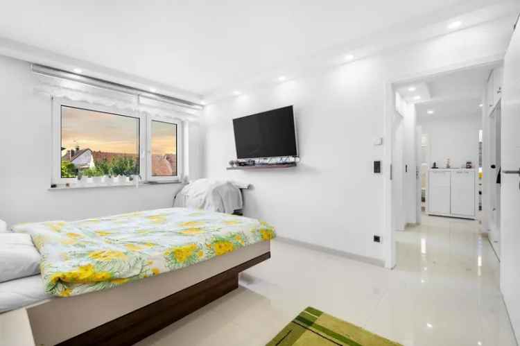 Moderne 4 Zimmer-Wohnung mit hochwertiger Einbauküche und 2 Balkonen in Egelsbach