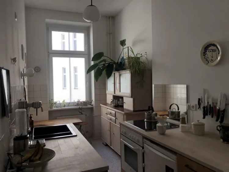 Tausch Wohnung typischer Altbau mit Balkon in Friedrichshain