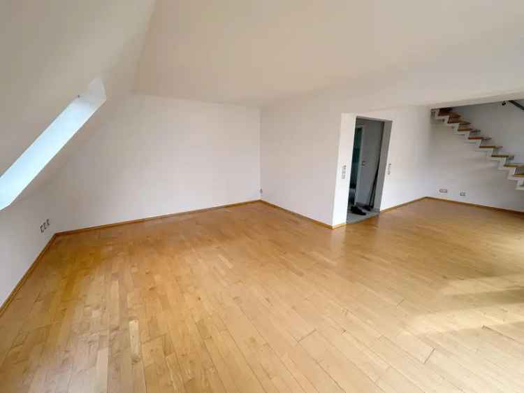 Provisionsfrei; Helle, sehr gepfl. 3 Zi. Whg. m. Süd-Balkon, Stellplatz, Gartenanteil in Bad Vilbel