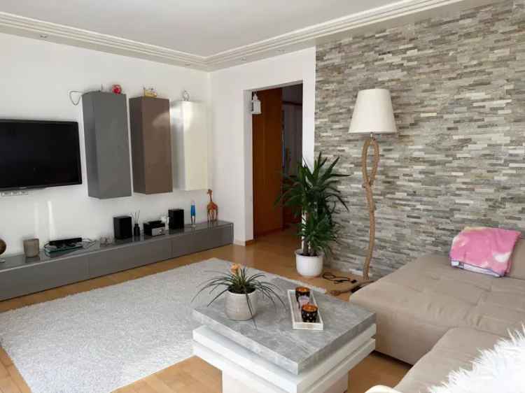* BEGEHRTE LAGE IM WOHNGEBIET „MUCKENSTURM“: Tolle 2-Zi.-DG-Wohnung mit super Dachloggia *
