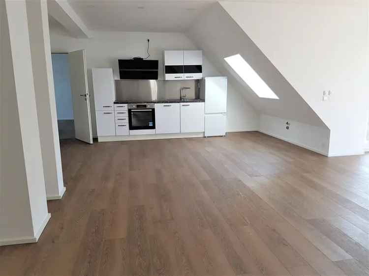 Moderne, kernsanierte 3,5 Zi.-Wohnung mit ausgebautem DG