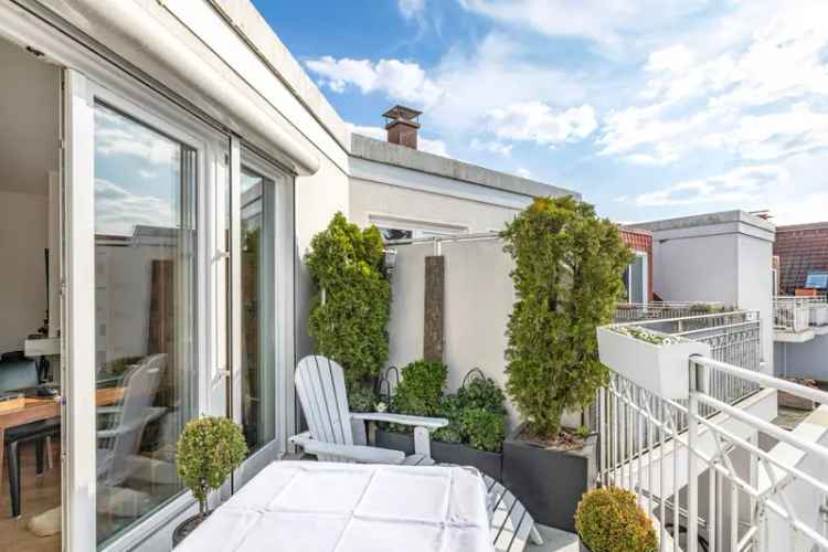 Elegante Dachgeschosswohnung in ruhiger Lage mit Terrasse, Kamin und Aufzug