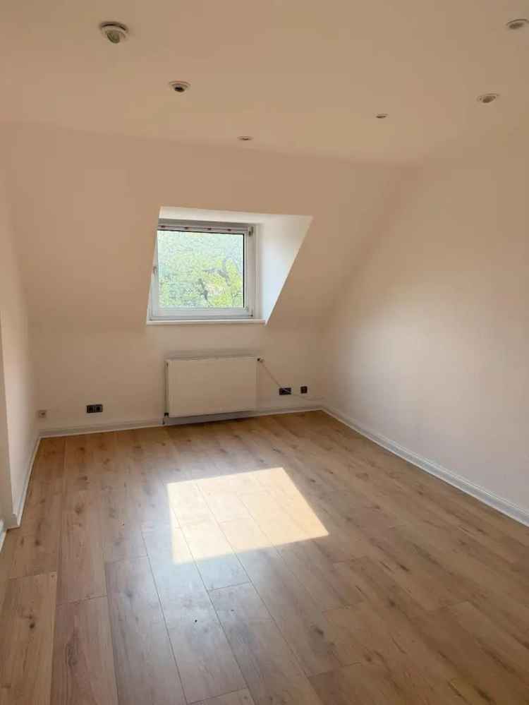 FAMILIENGERECHTE 4-ZIMMERWOHNUNG MIT ZWEI WEITEREN RÄUMEN IN SCHÖNEICHE BEI BERLIN