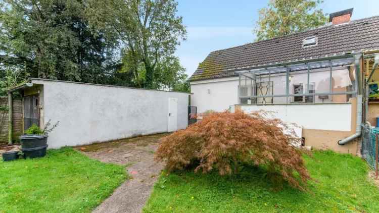 Sanierung Erweiterung Neubau Doppelhaushälfte mit Garten