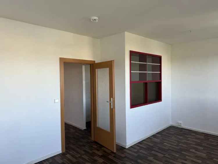 Traumblick inklusive - 3 Raum Wohnung mit Balkon ganz oben!