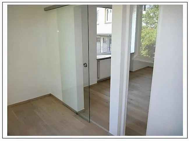 Stadtwohnung im Stilaltbau: 3-Zimmer-Hanggeschoss-Wohnung in S-West!