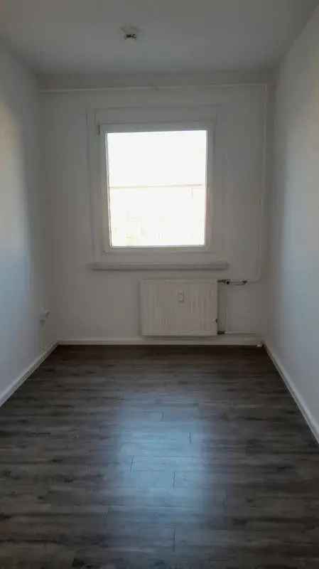 Stop! 3-Zimmer-Wohnung mit Balkon!