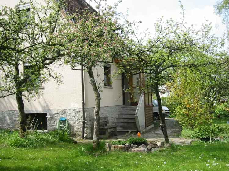 Schönes Einfamilienhaus, 7-Zimmer, Balkon, Terasse, 2 Garagen, schöner Garten, in 97270 Kist