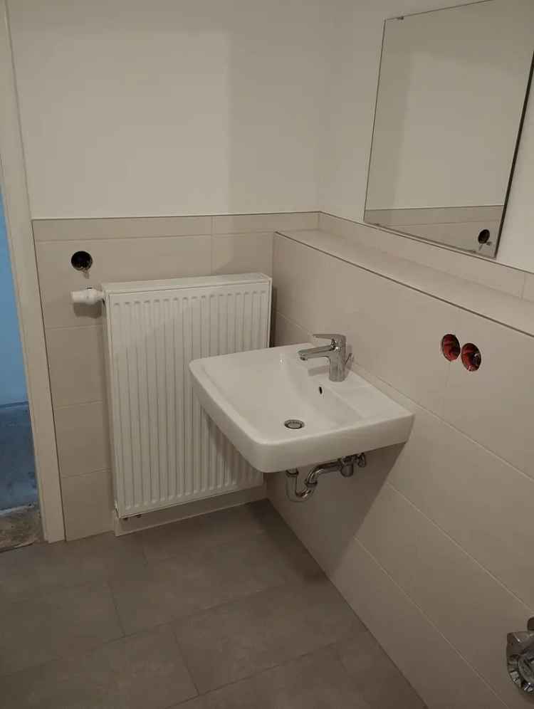 WG Zimmer frisch renoviert inkl. Küche und WLAN