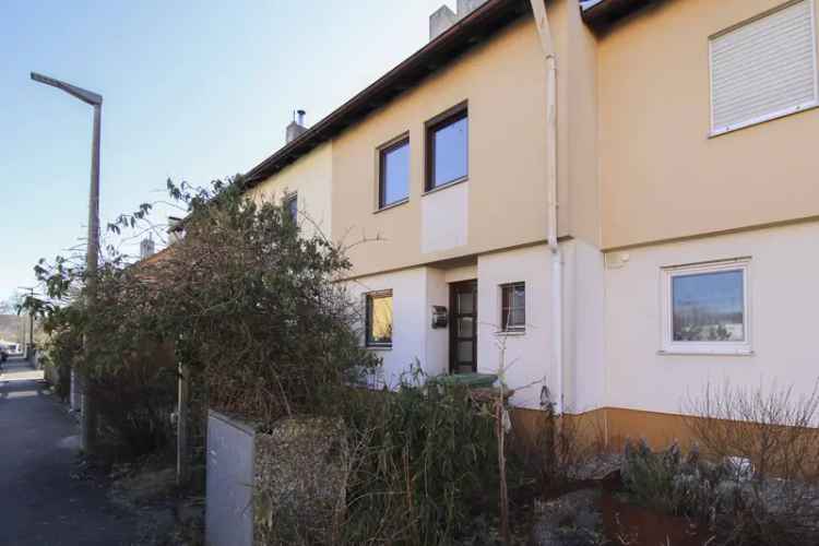 Familienidylle - Leerstehendes Reihenmittelhaus mit Garten und Garage in Roth