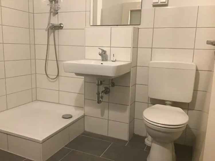 Frisch renovierte 2-Zimmer-Wohnung mit Balkon