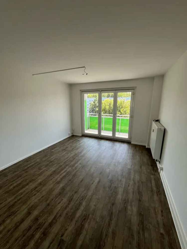 Erstbezug kaufen wohnung Chemnitz mit großem Balkon und Sanierung