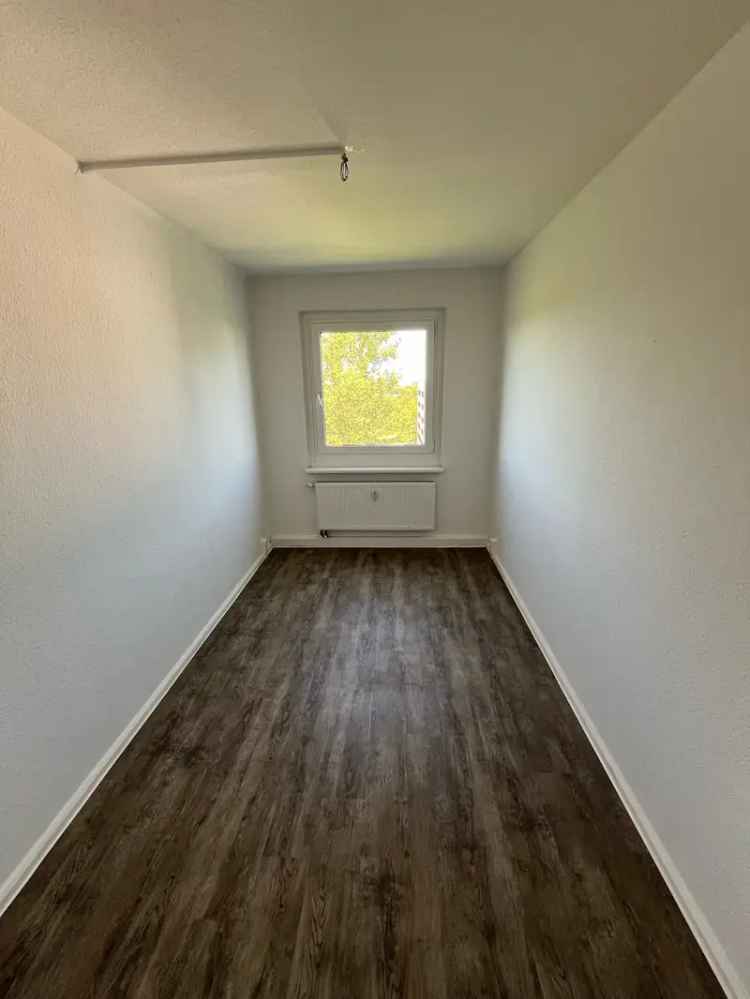 2 Raum Wohnung Chemnitz Dachgeschoss Balkon Saniert