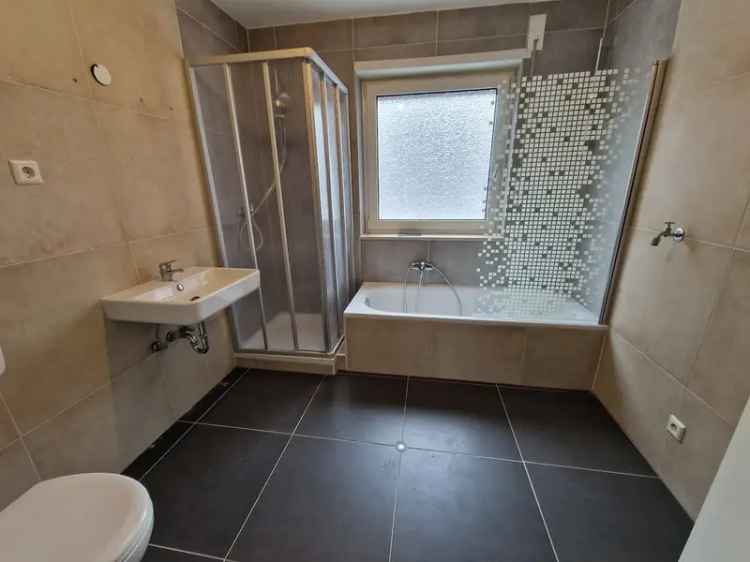 Frisch renoviert: Geräumige 3-Zimmer-Wohnung mit Balkon auf dem Eschberg zu vermieten