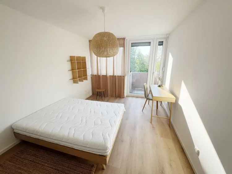 Hochwertig Sanierte 4er WG mit Balkon - Zimmerweise Vermietung