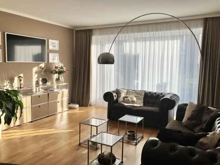 Familienidyll: neuwertiges Reihenhaus in bester Lage