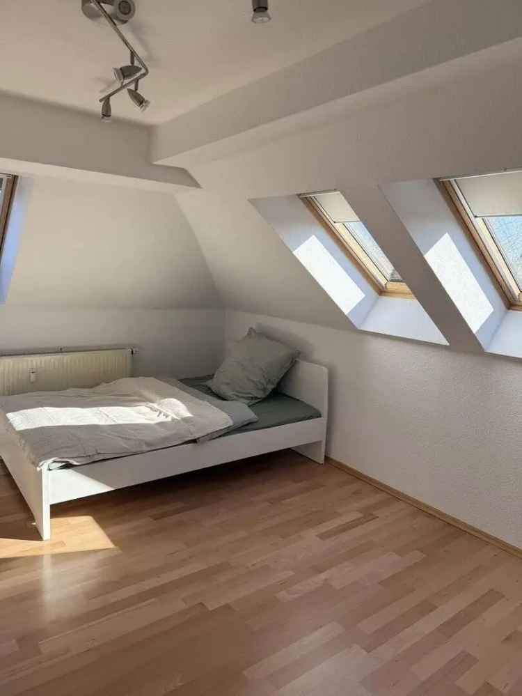 4er-Wohngemeinschaft *ZIMMER Vermietung* nach Renovierung und neuer Möblierung
