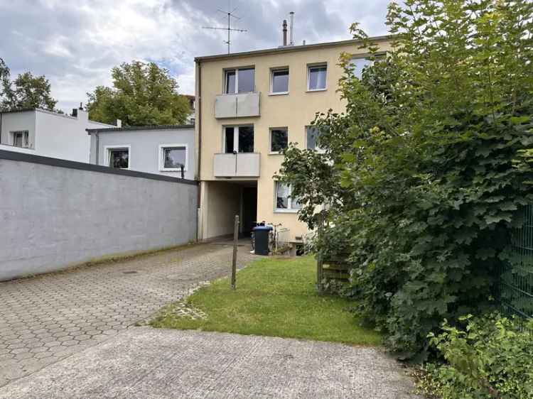 Vielseitiges Wohn- und Geschäftshaus in Barmbek-Nord mit Garagenhof