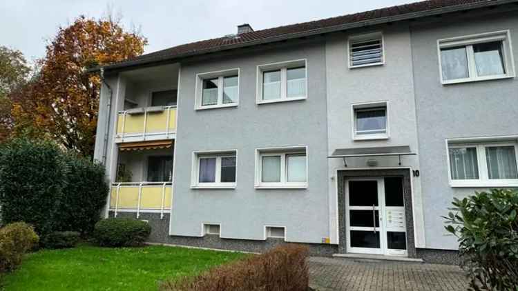 Ab sofort frei zur Selbstnutzung ! Geräumige 4- Raum – ETW im 4 – Familien- Haus mit Balkon !