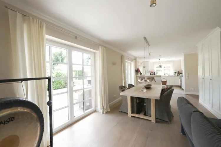 Zeitgemäßes und stadtnahes Einfamilienhaus am Naturidyll mit viel Liebe zum Detail