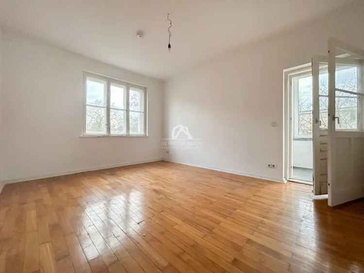 GESTALTEN SIE IHR NEUES ZUHAUSE: 2.5-ZIMMER-WOHNUNG MIT WINTERGARTEN IN ZEHLENDORF – PROVISIONSFREI!