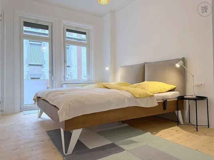 Mieten: Wunderschöne Altbauwohnung mit Blick auf Marienplatz in Stuttgart Süd