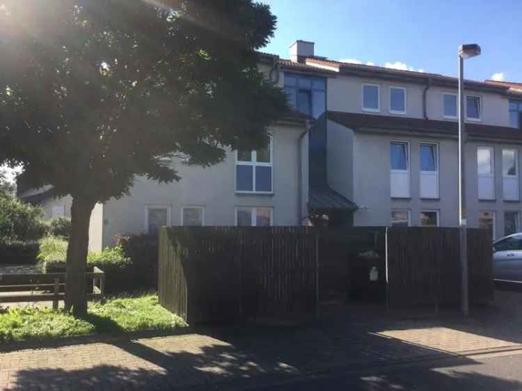 Ansprechende, günstige 2-Zimmer-Wohnung mit Ausblick für Singles