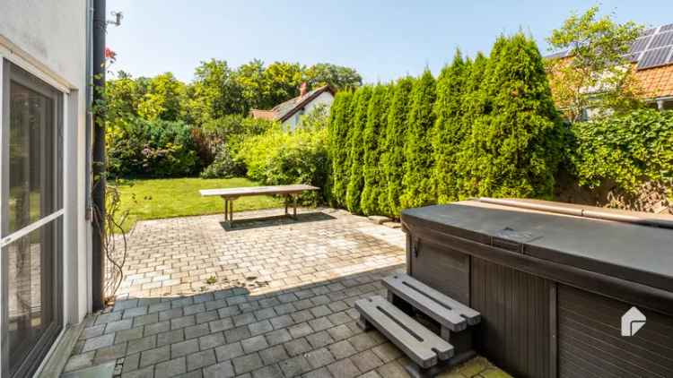 Kaufen Doppelhaushälfte in Seenähe Luxus mit Garten Terrasse und Jacuzzi