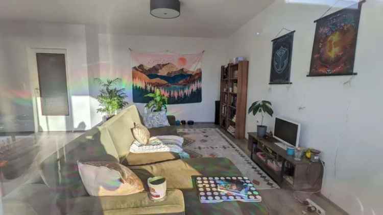 Modernisierte 2-Zimmer-Wohnung mit Einbauküche und Balkon