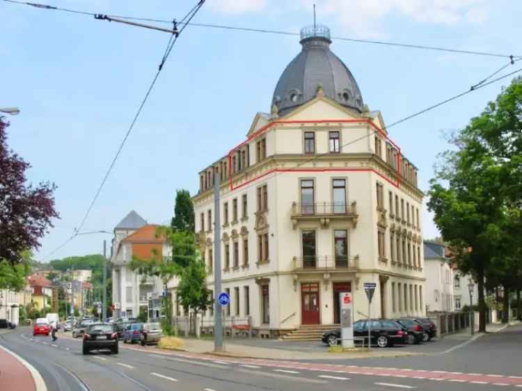 Panorama-Blick vom lichtdurchfluteten Wohnraum