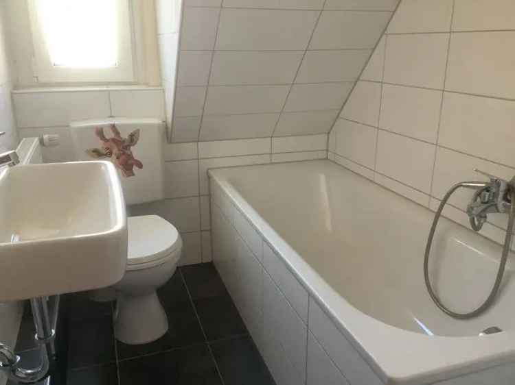 Gemütliche, renovierte 3-Zimmer-Dachgeschosswohnung!