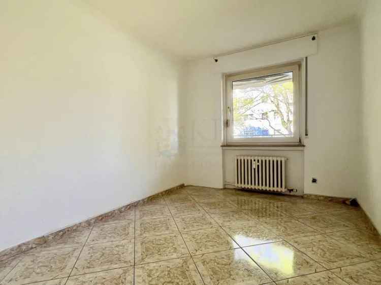 SCHWANHEIM: SCHÖNE 3 ZIMMER WOHNUNG MIT LOGGIA IM HOCHPARTERRE