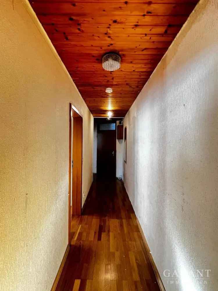 2 Zimmer-Altbau-Wohnung - Ideal für handwerklich Begabte - gestalten Sie selbst!