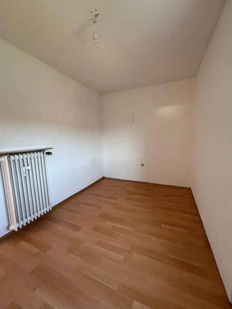 Schöne 4 Zimmer Wohnung in gepflegtem MFH