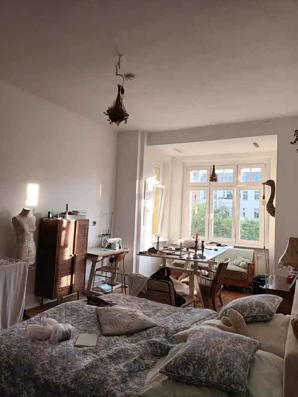 2 Zimmer Wohnung Prenzlauer Berg Balkon Erker Hell Sonnig