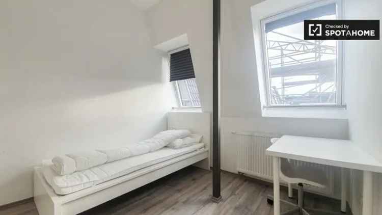 Sonniges Zimmer zu vermieten in Reuterkiez, Berlin